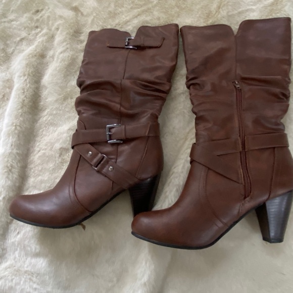 Brown boots - Picture 3 of 3
